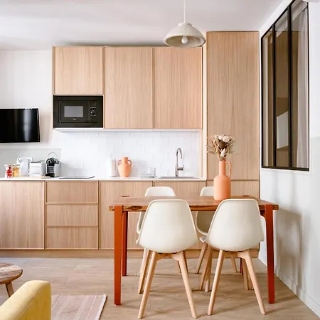 Babylon Popincourt Apartment