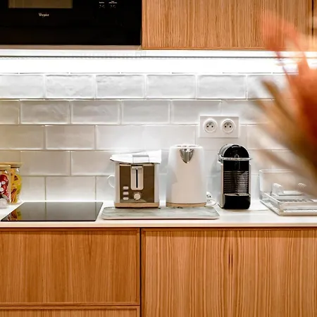 Babylon Popincourt Apartment